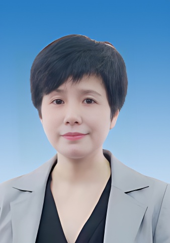 易岚，党委委员 副经理